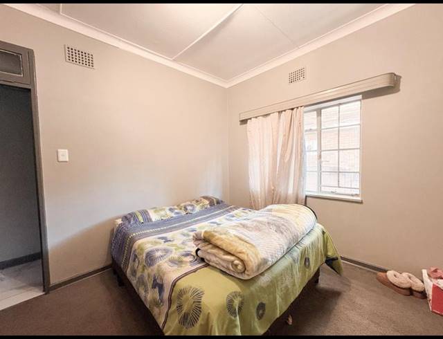 3 BEDROOM HOUSE FOR SALE IN BEZUIDENHOUT VALLEY